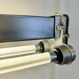 Lampe tubulaire industrielle polie suspendue, années 1970