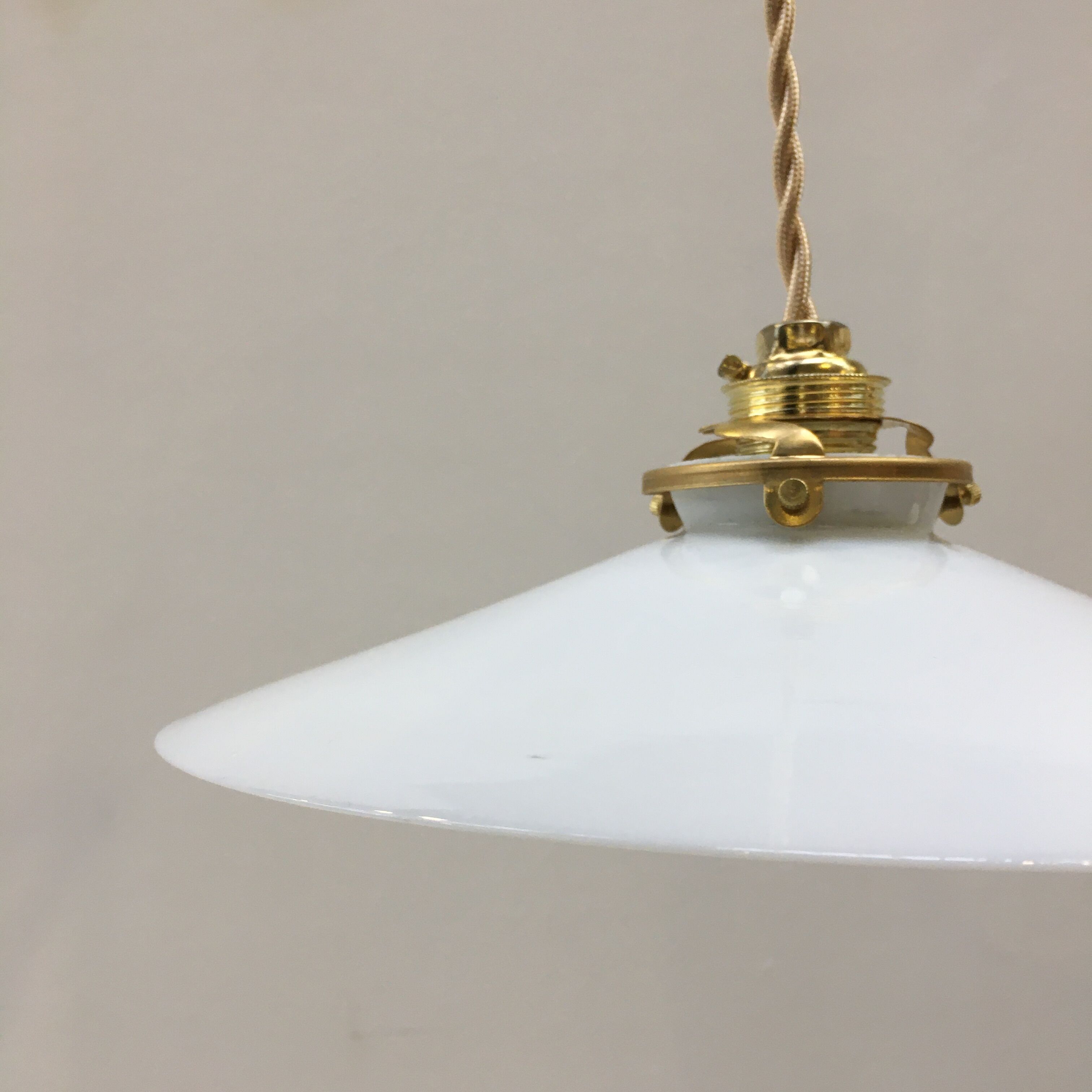 Suspension en opaline blanche