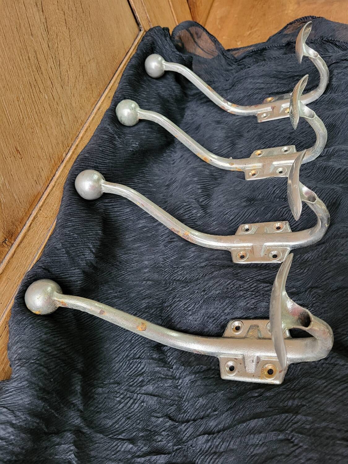 Lot de 4 patères doubles Vintage en métal chromé