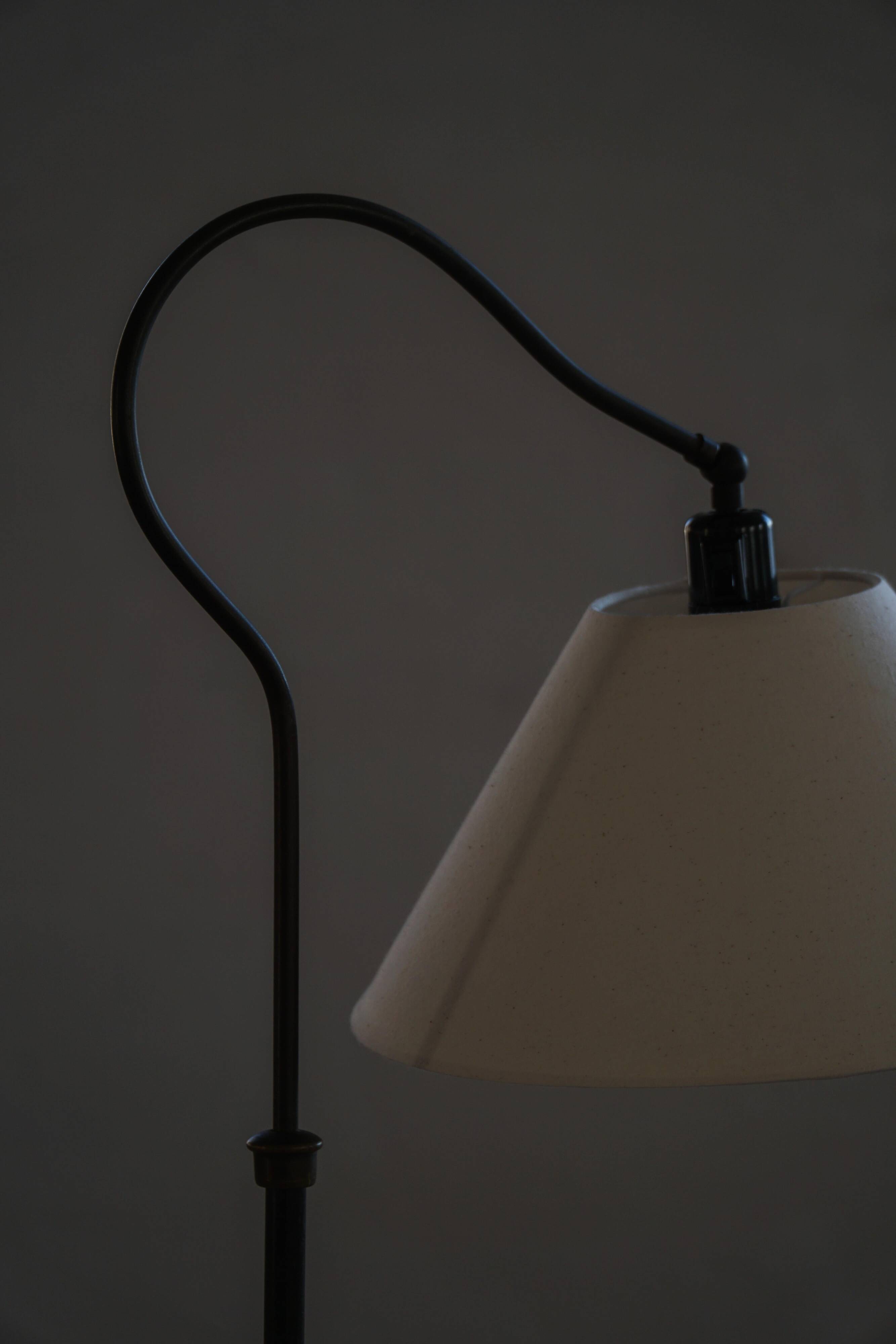 Danish wrought iron floor lamp from the mid-20th century with a curved arm, 1950s.