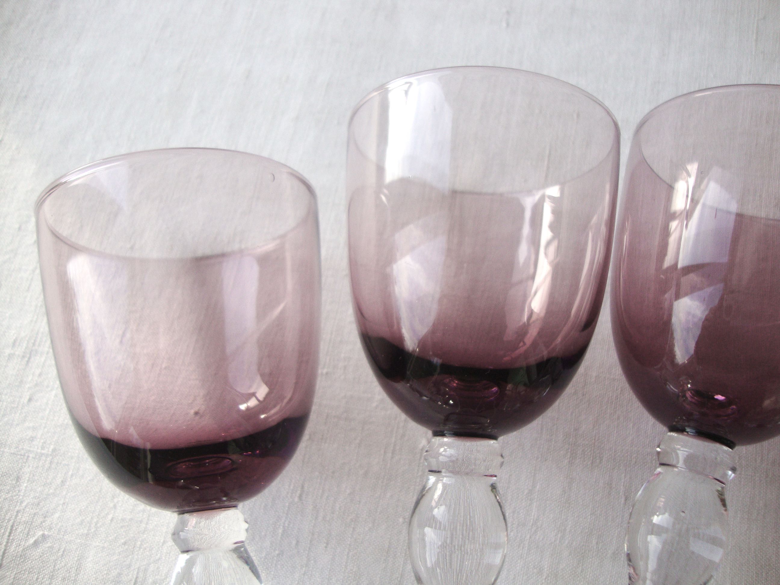 Set of 5 parma-coloured wine glasses