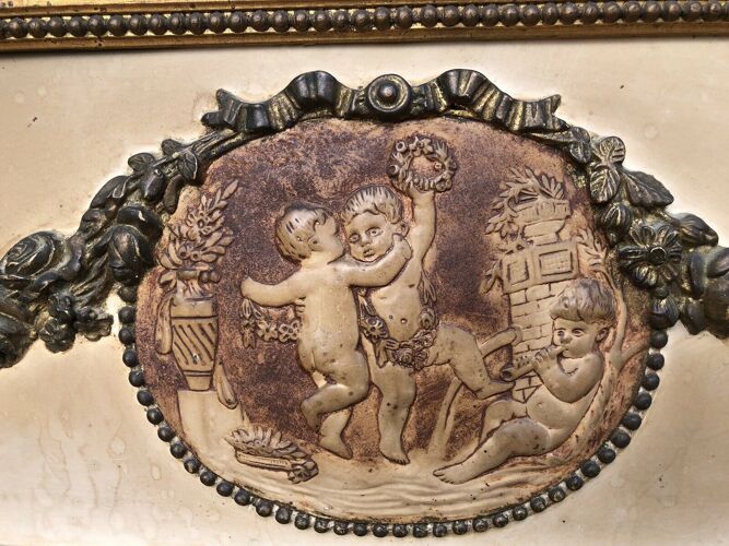 Trumeau aux amour, miroir de style Louis XVl, stuc et bois doré, putti