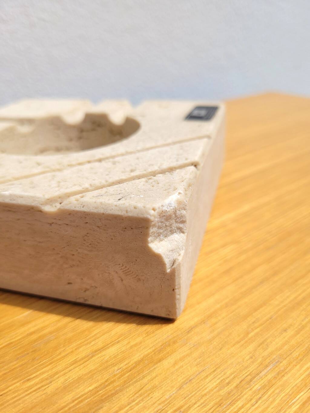 Cendrier en travertin par Cerri Nestore