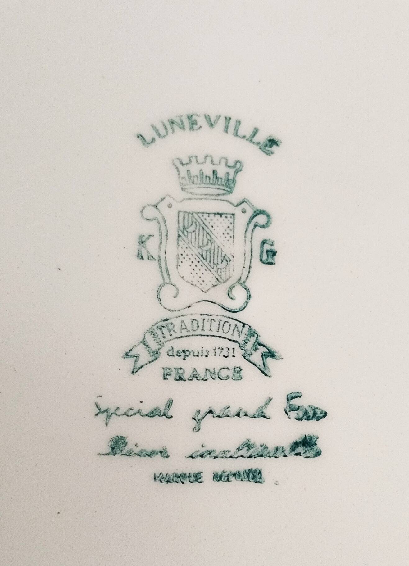 Set of 12 Lunéville earthenware dessert plates