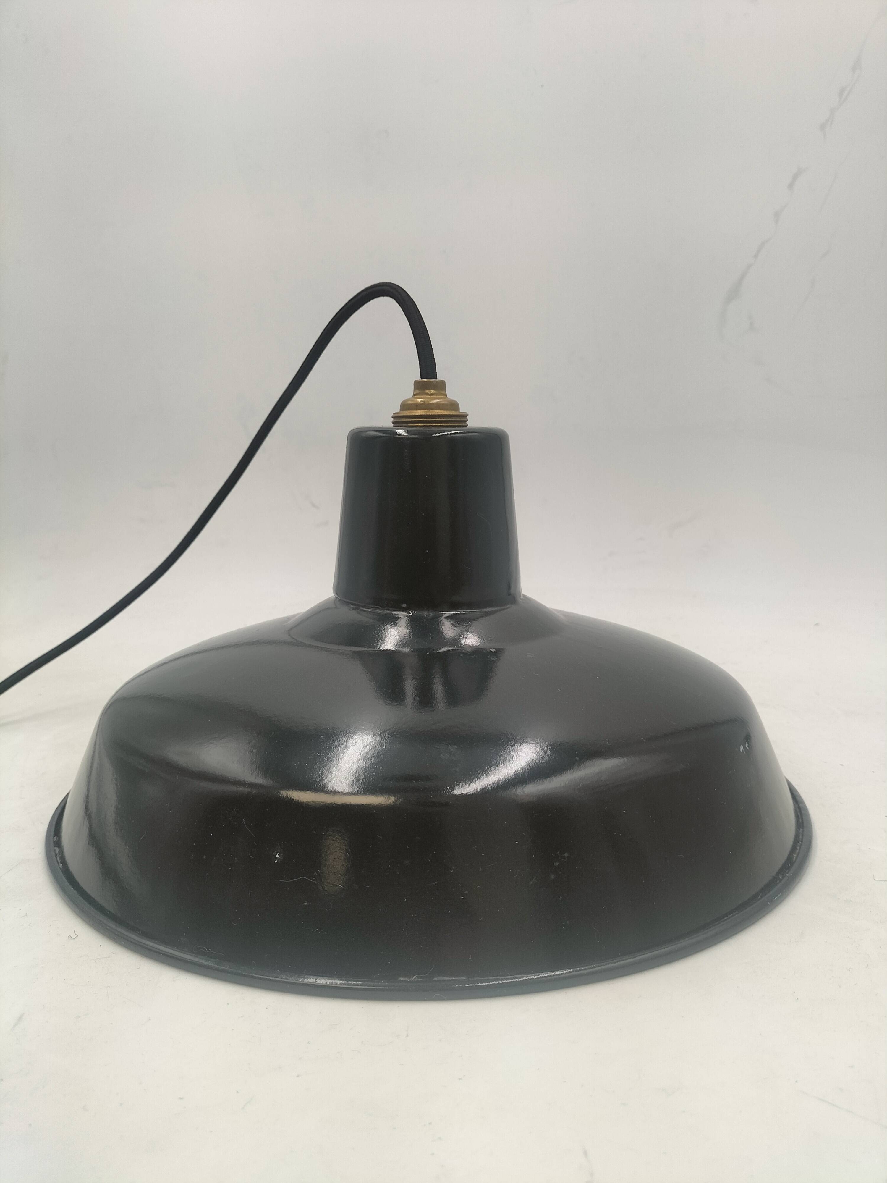 Enamelled sheet metal pendant light