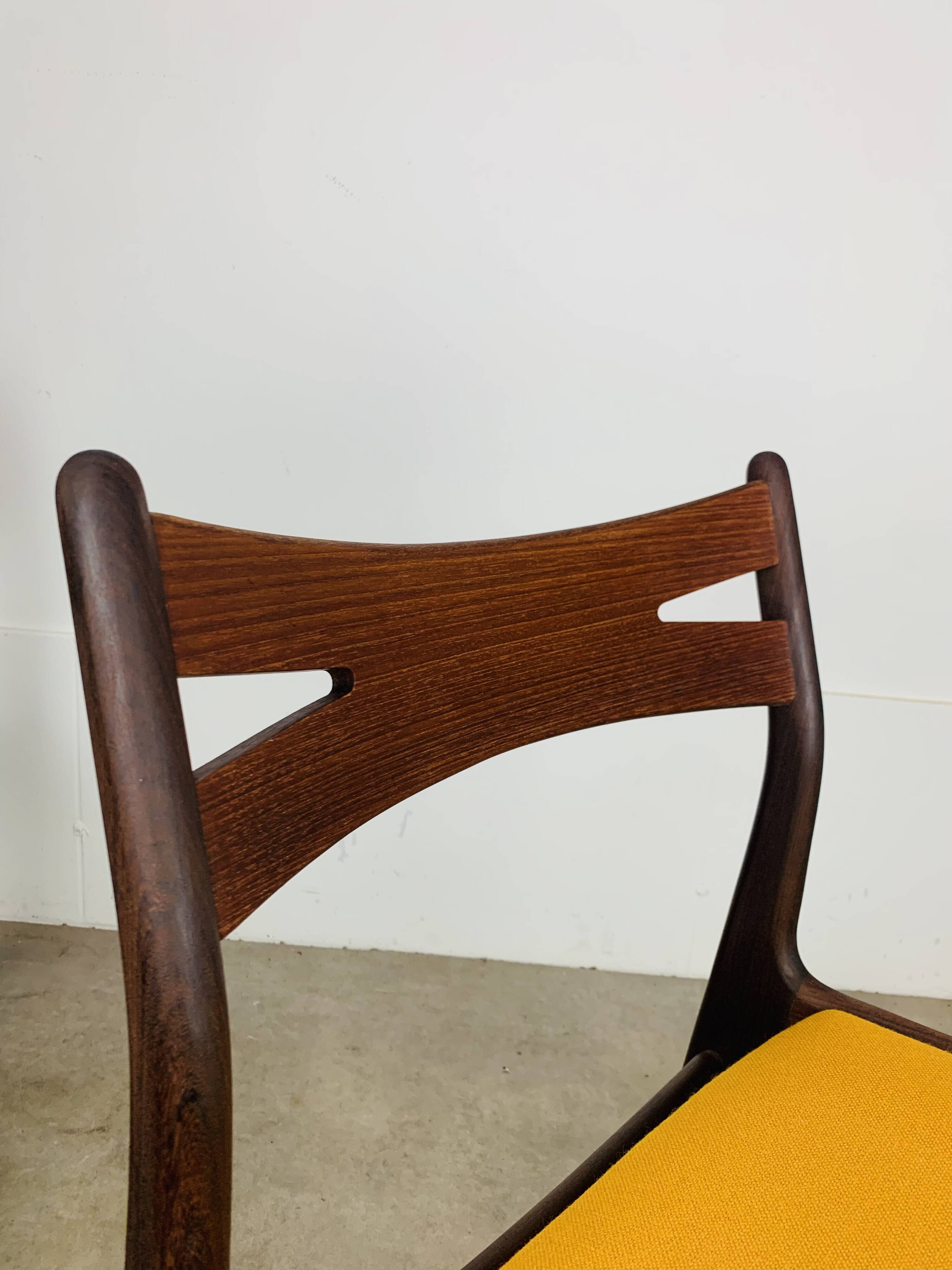 Pair of Danish Scandinavian chairs in rosewood, 1960s.