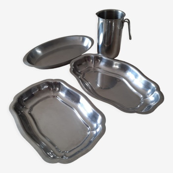 Set of 3 dishes and 1 stainless steel pitcher