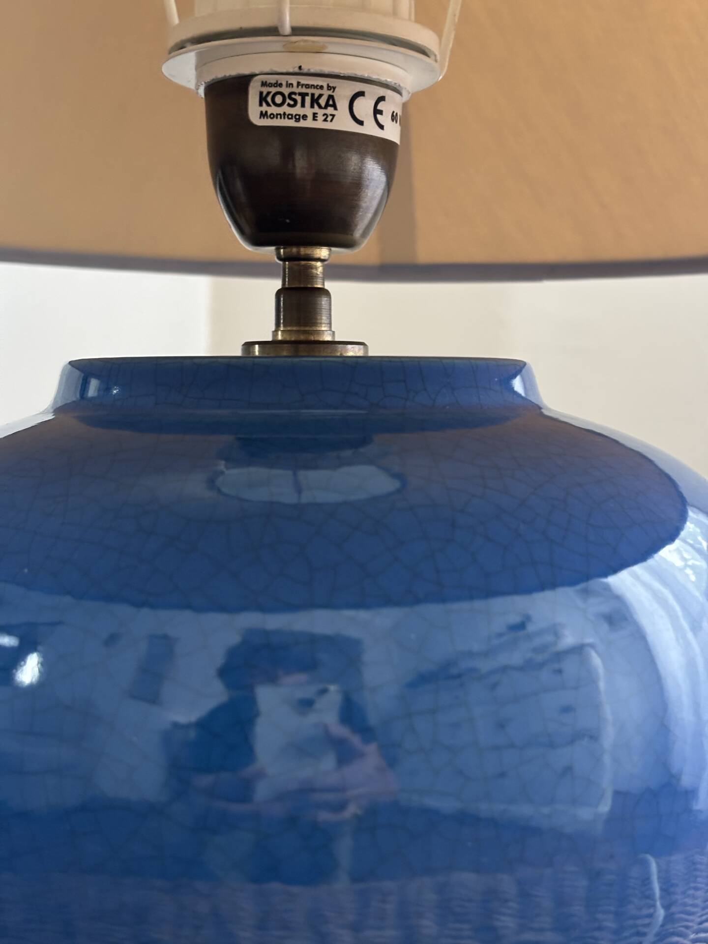 Cracked ceramic lamp Kostka