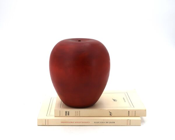 Sculpture pomme rouge en bois, années 60