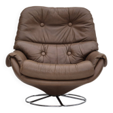 Chaise pivotante scandinave des années 1970, état d'origine, cuir d'ameublement marron.