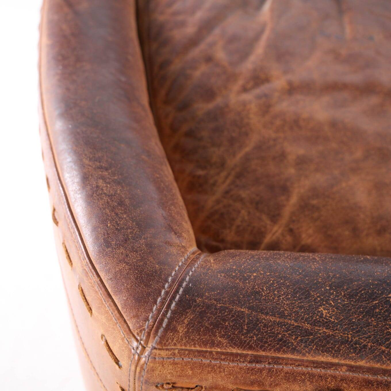 Grands fauteuil et ottoman en cuir
