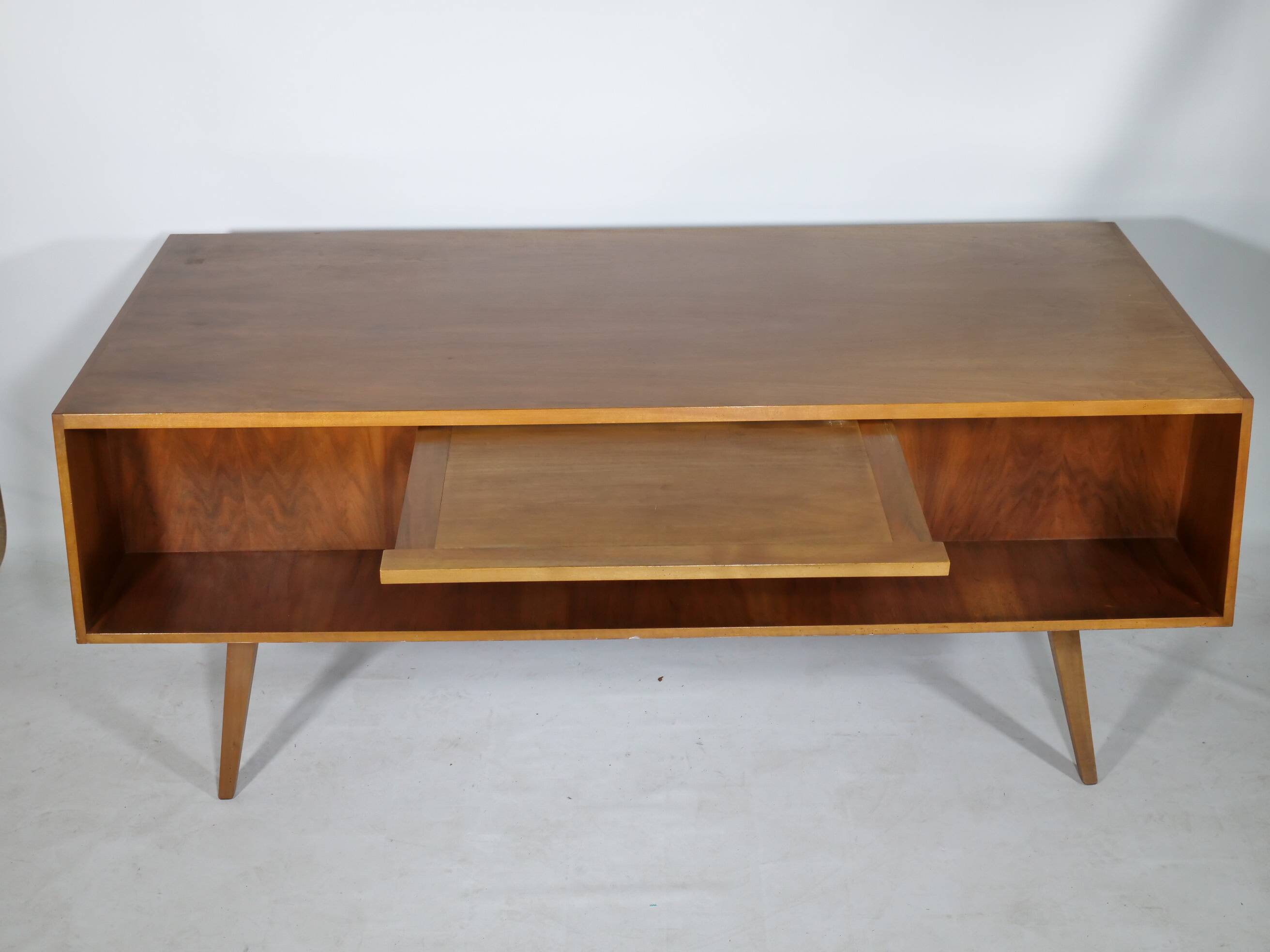 Bureau de direction en noyer, années 1960