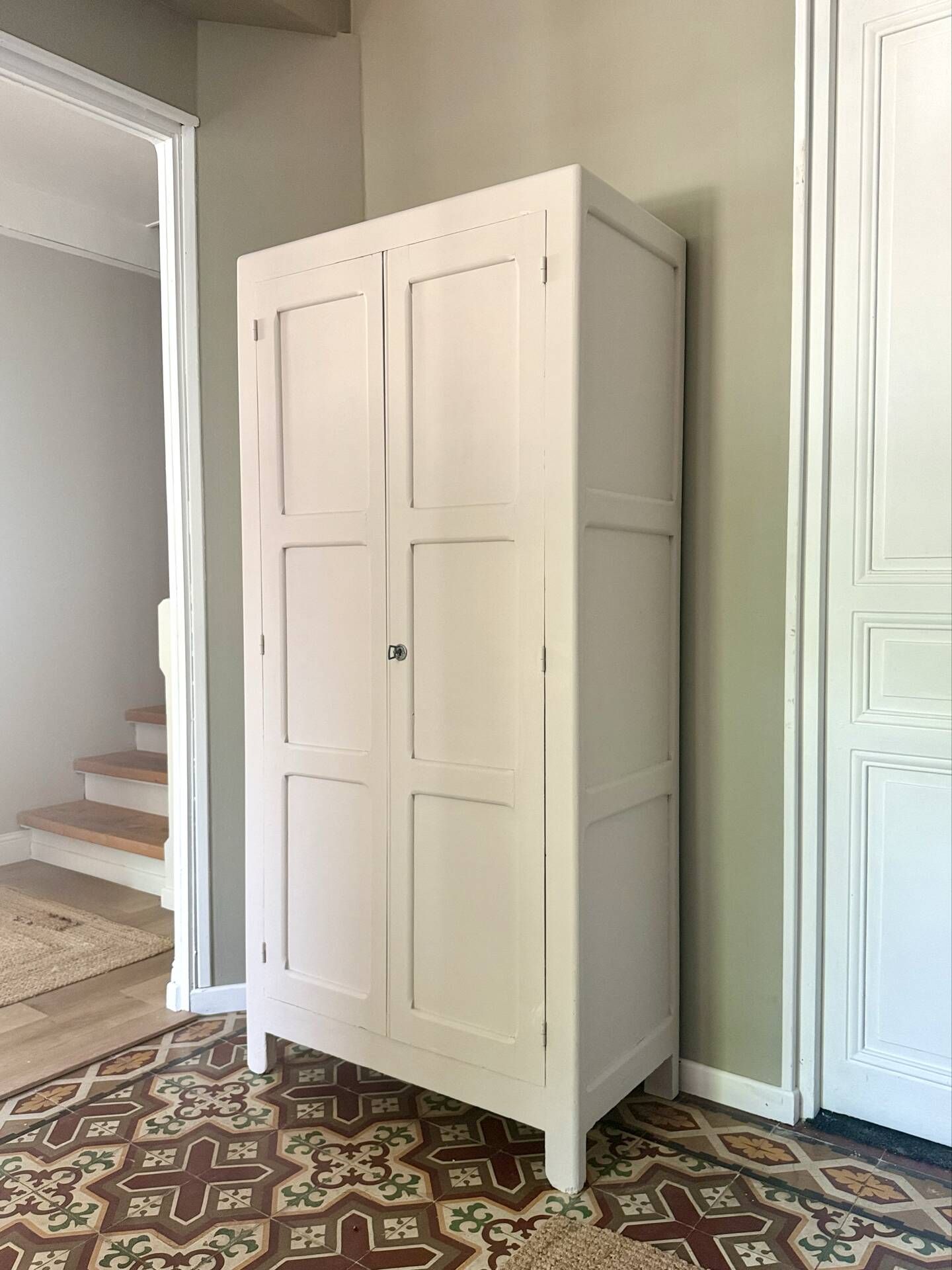 Armoire parisienne authentique 