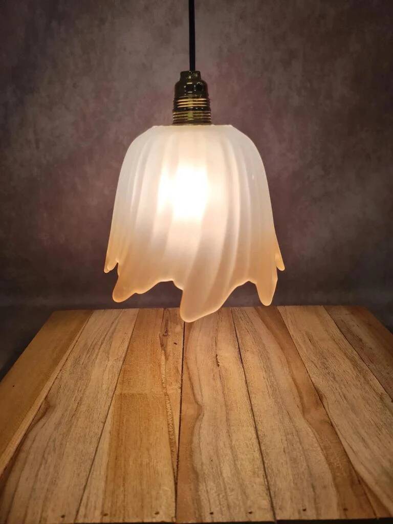 Vintage tulip lampshade in frosted glass.