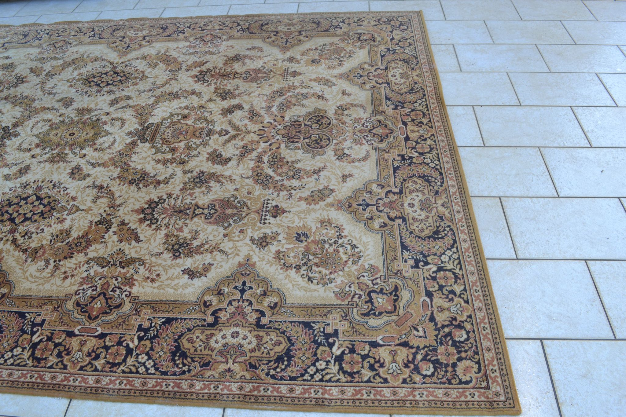 Old carpet 250x320cm
