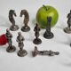 Vintage chess set in patinated metal alloy with a 39 cm chessboard from the 1980s.