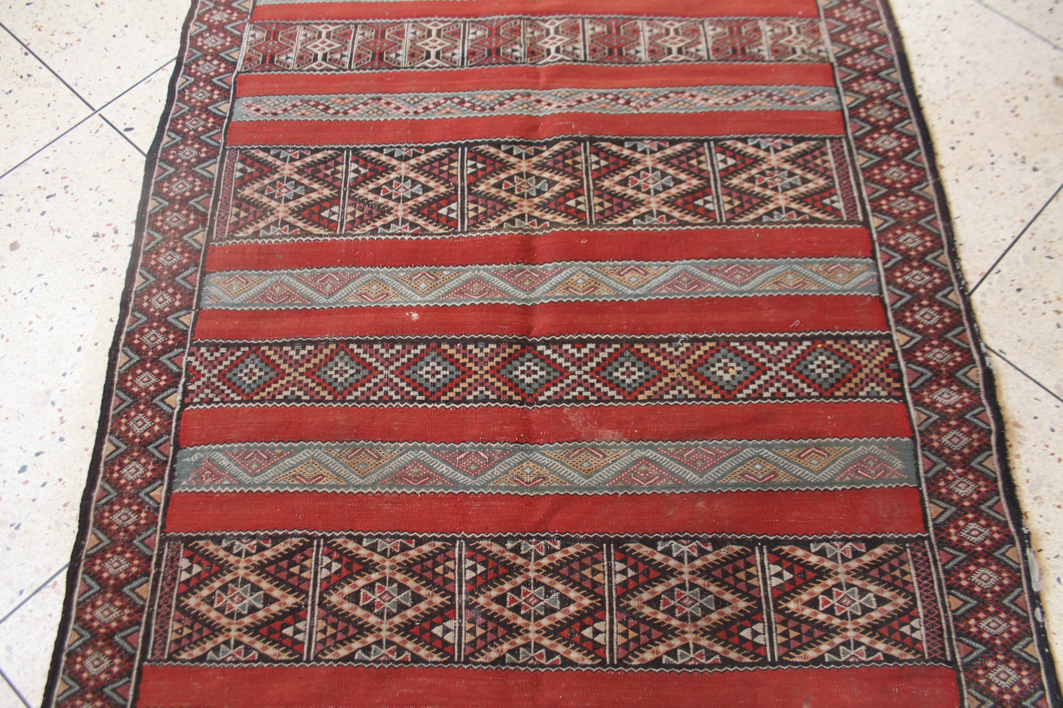 Former killim of the 1930 - 126 x 207 cm