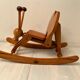 Chaise sauterelle en bois à bascule vintage