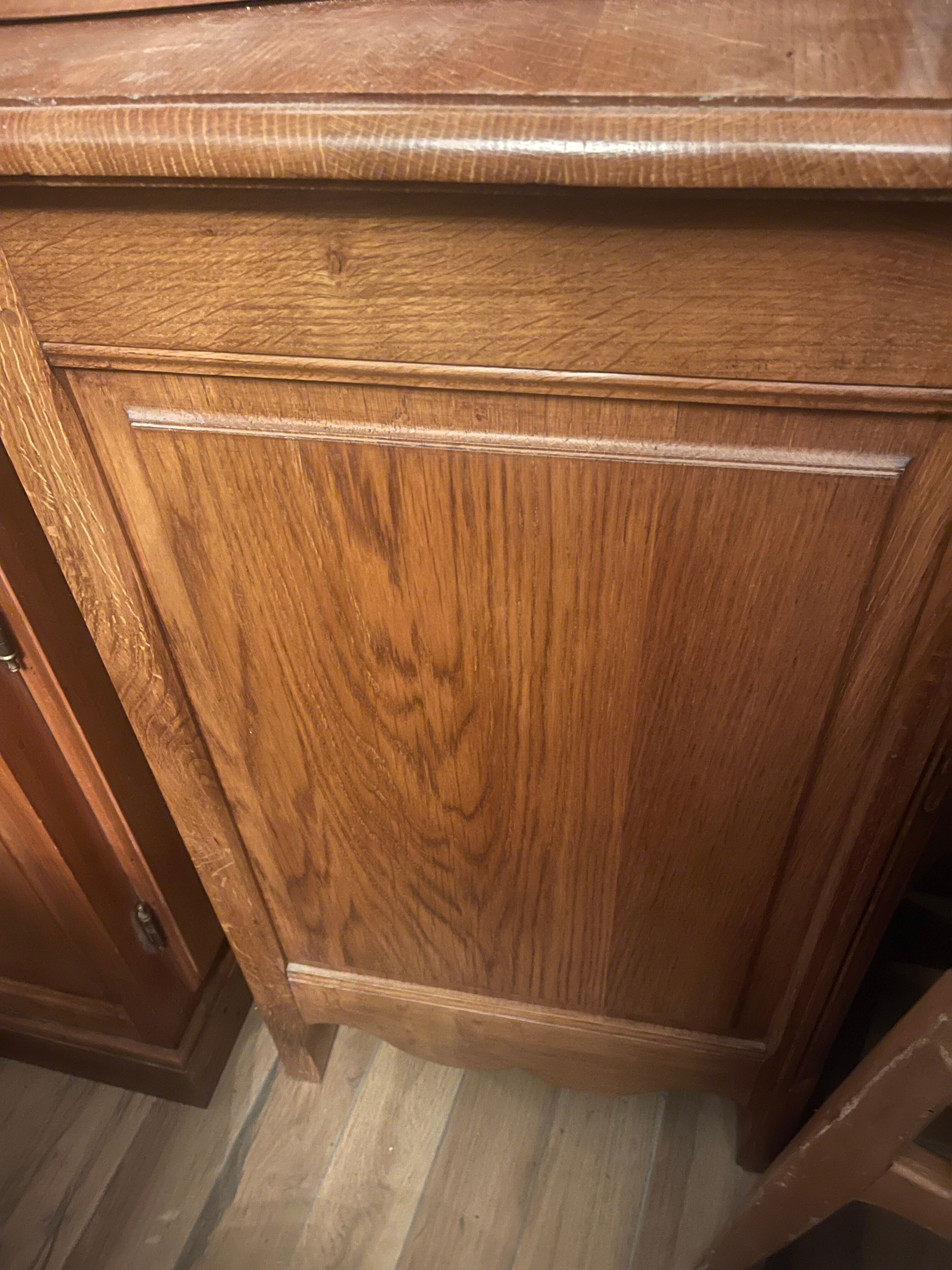 Oak chest of drawers