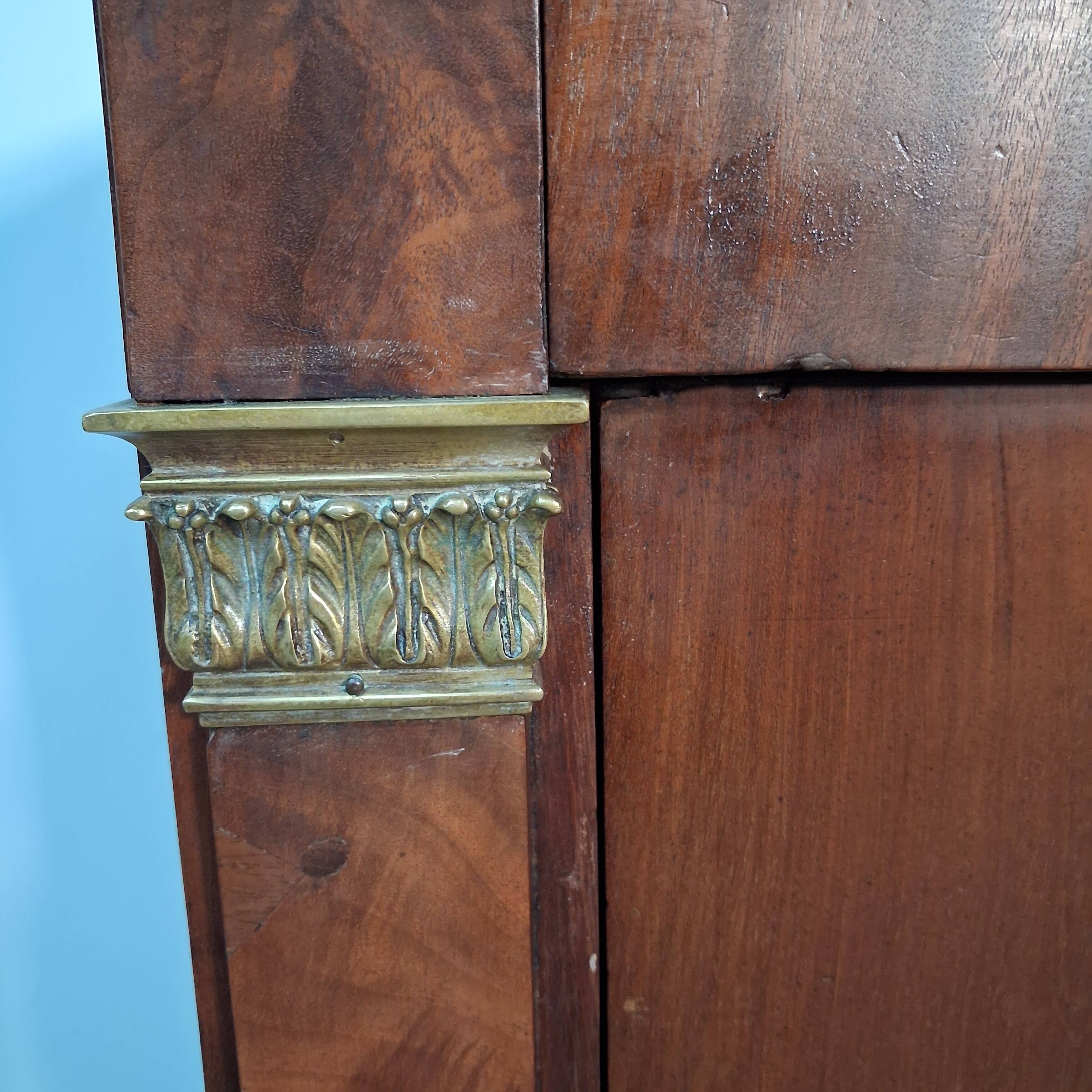 Buffet with 2 doors and marble top from the Empire period.