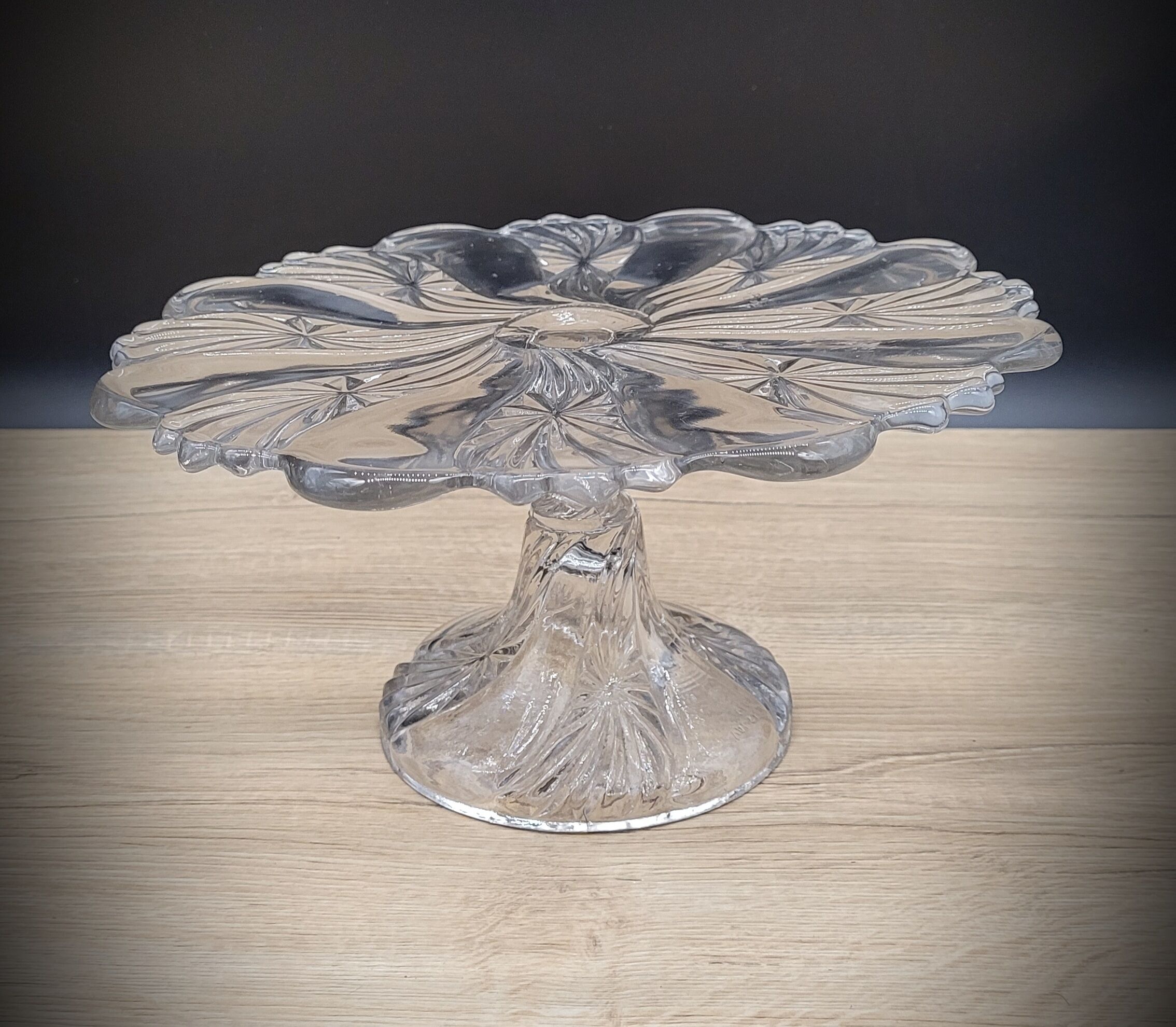 Transparent pedestal dish