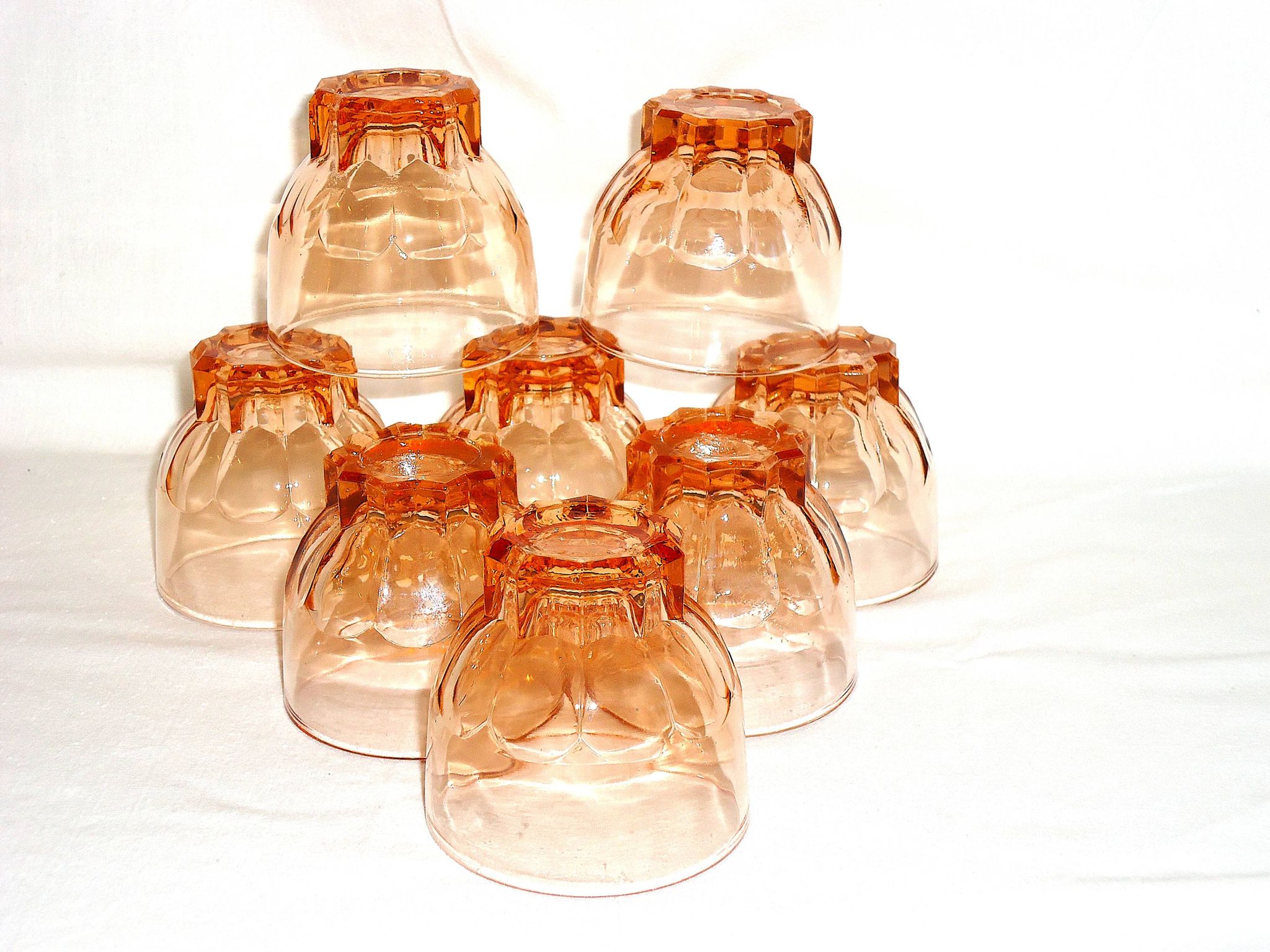 Vintage service in pink salmon glass – Carafe, 8 glasses, and Art Deco tray.