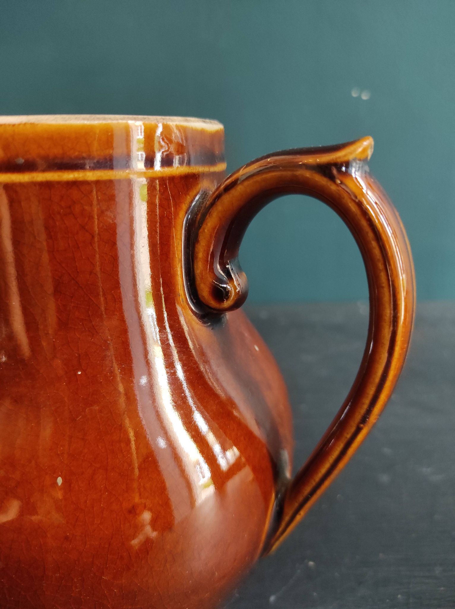 Cruche vintage en majolique française