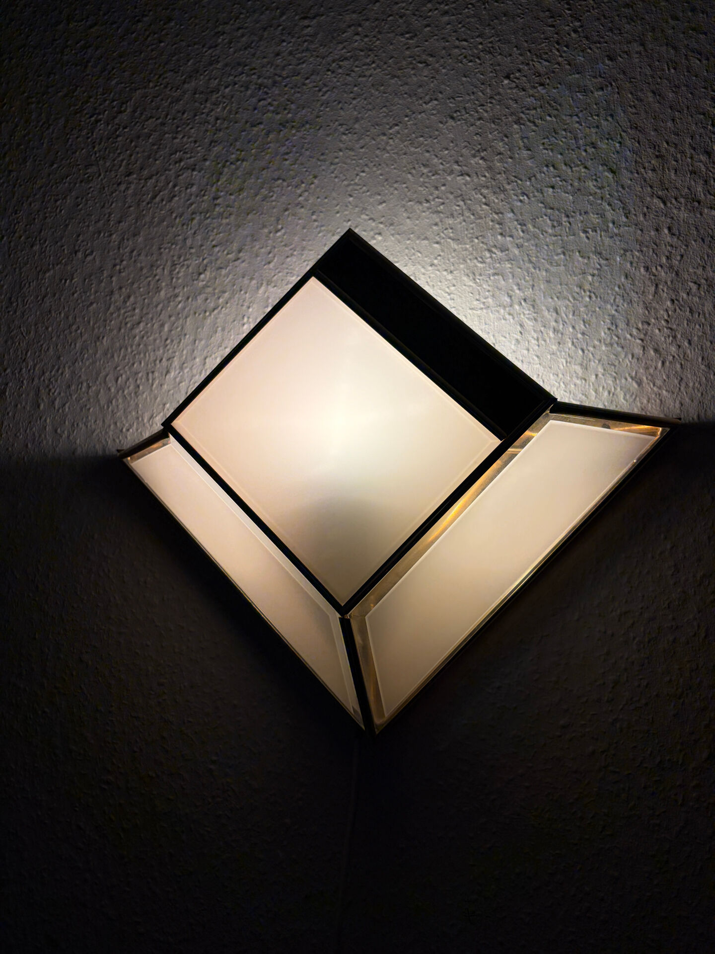 Vintage wall light — Italian design, 1970s