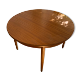 Extendable teak round table