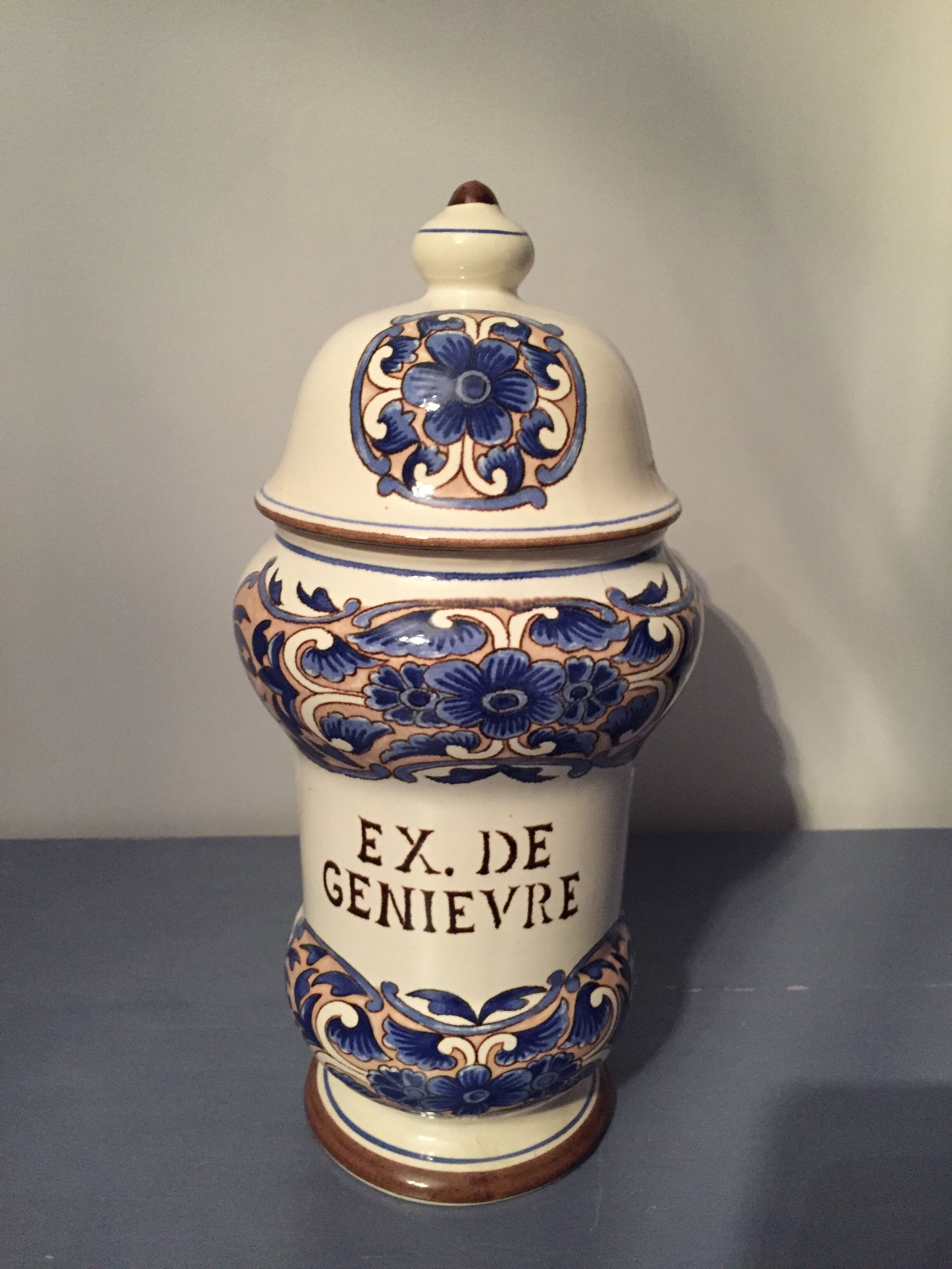 Saint Clement porcelain apothecary pot