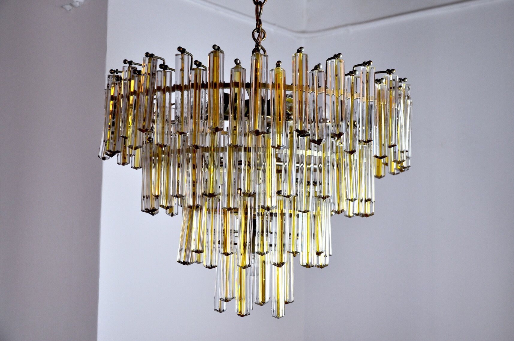 Paolo Venini two-tone chandelier, 4 levels, 1970, Italy