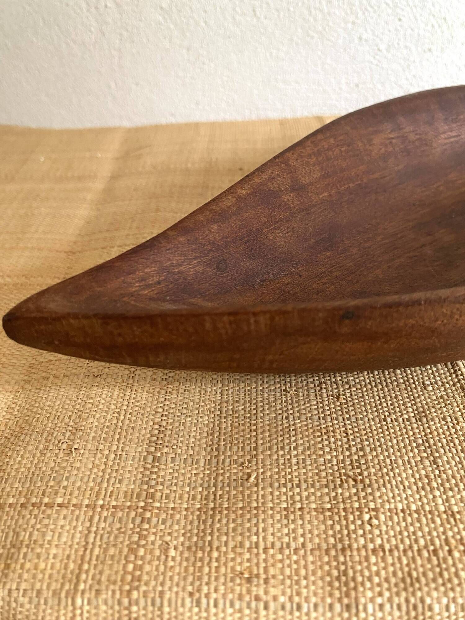 Wooden plate sculpted piece