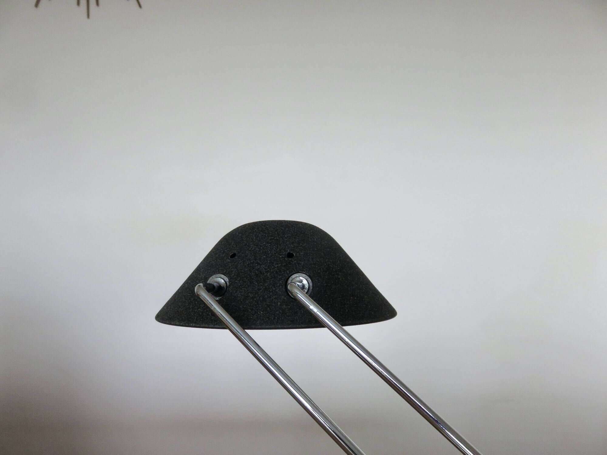 1980s lamp, Memphis style, chrome metal and granulated black paint.