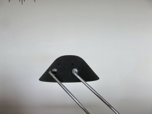Lampe années 80, style Memphis, métal chromé et peinture noire granitée