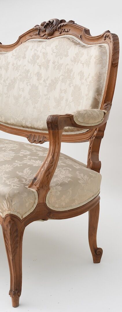 Mobilier de salon de style Louis XV
