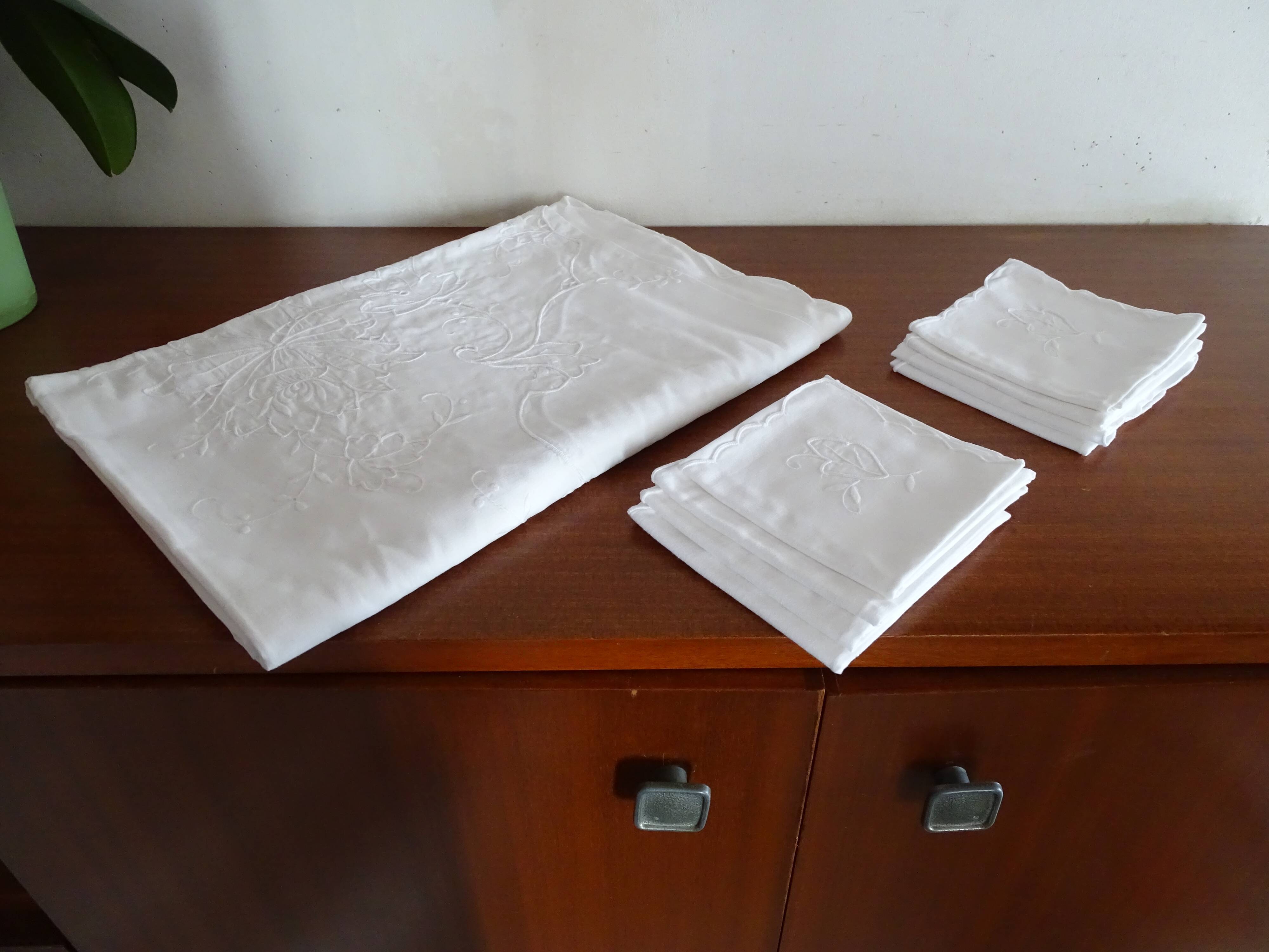 Tablecloth and 8 matching cotton towels - 200 x 160