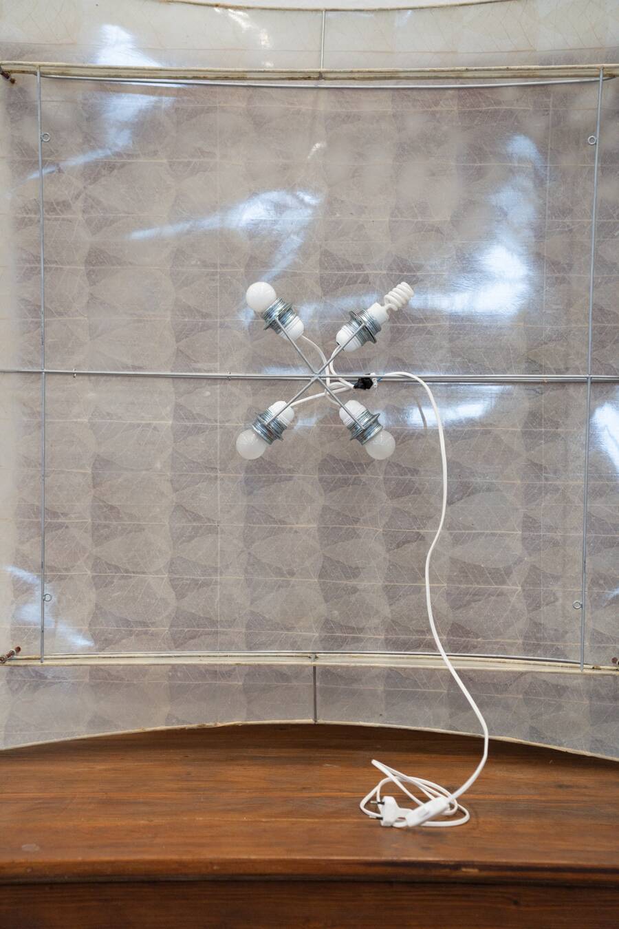 Square wall lamp in red wood and rice paper, prod. Steelline 1980