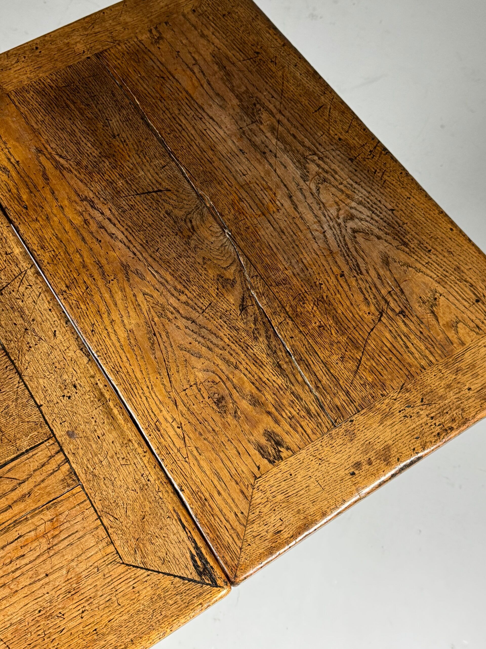 English extendable table ca. 1700