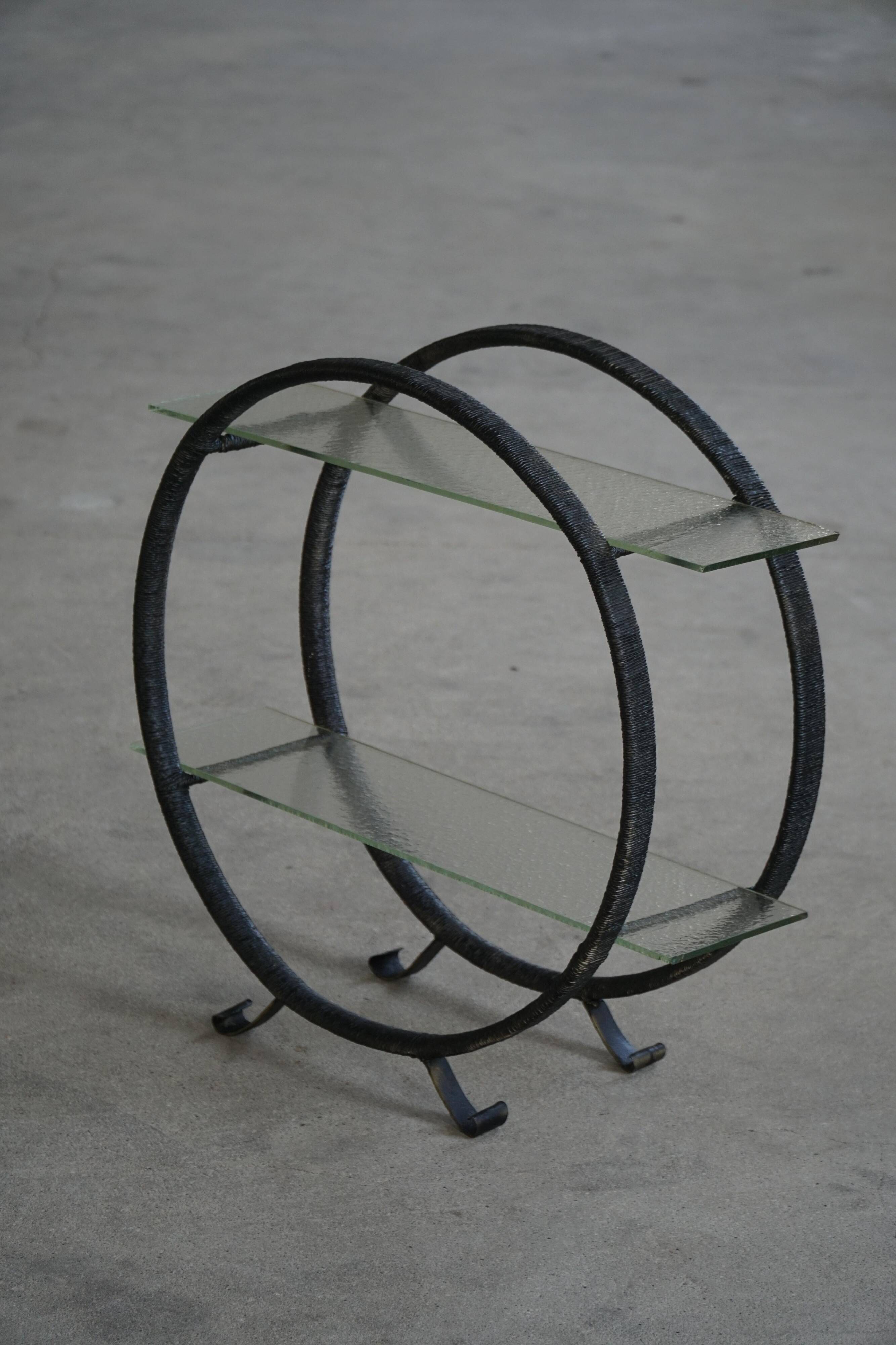 Decorative shelf unit, round metal frames with curved legs and glass shelves, 1960.