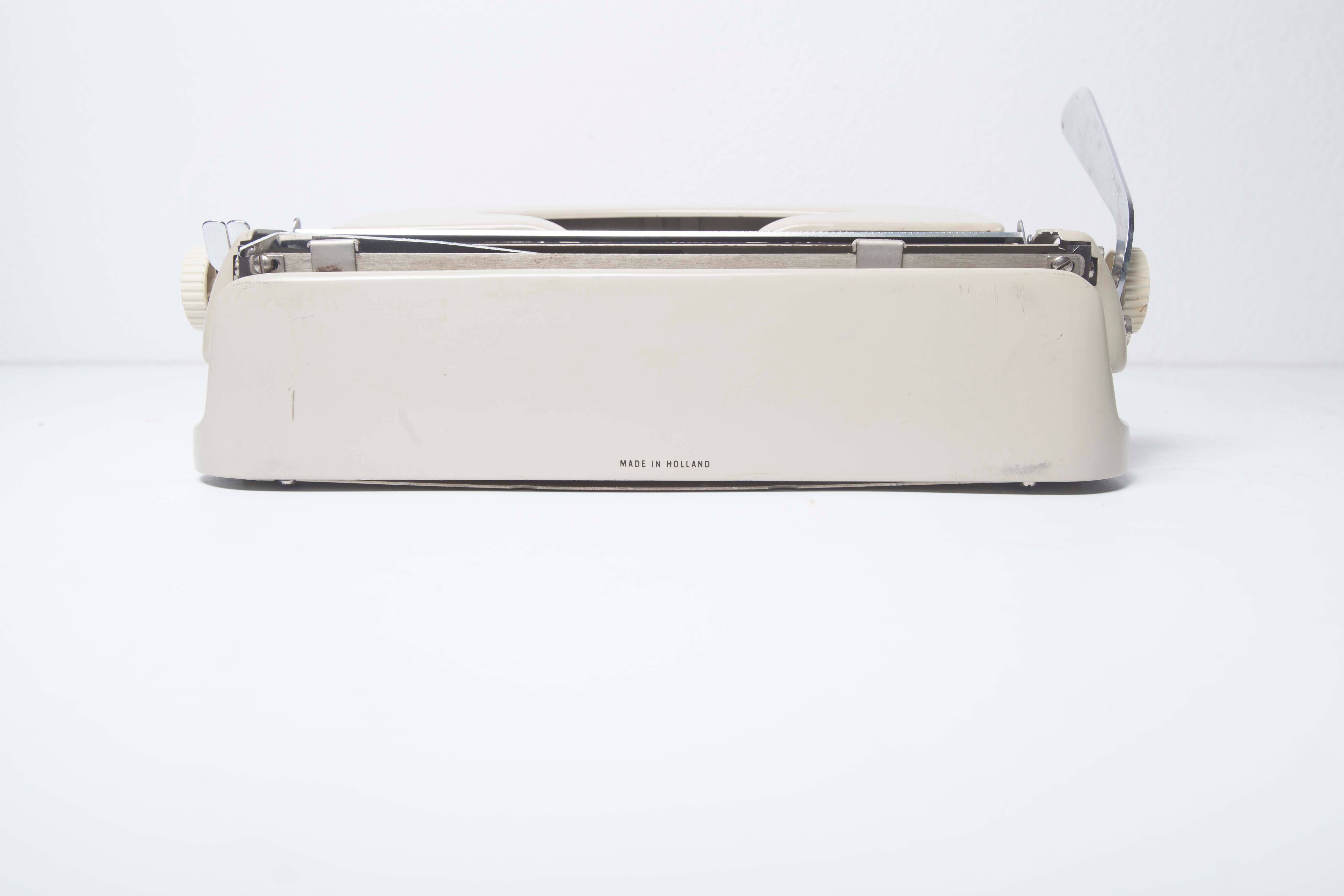 Nogamatic 400 1960 typewriter