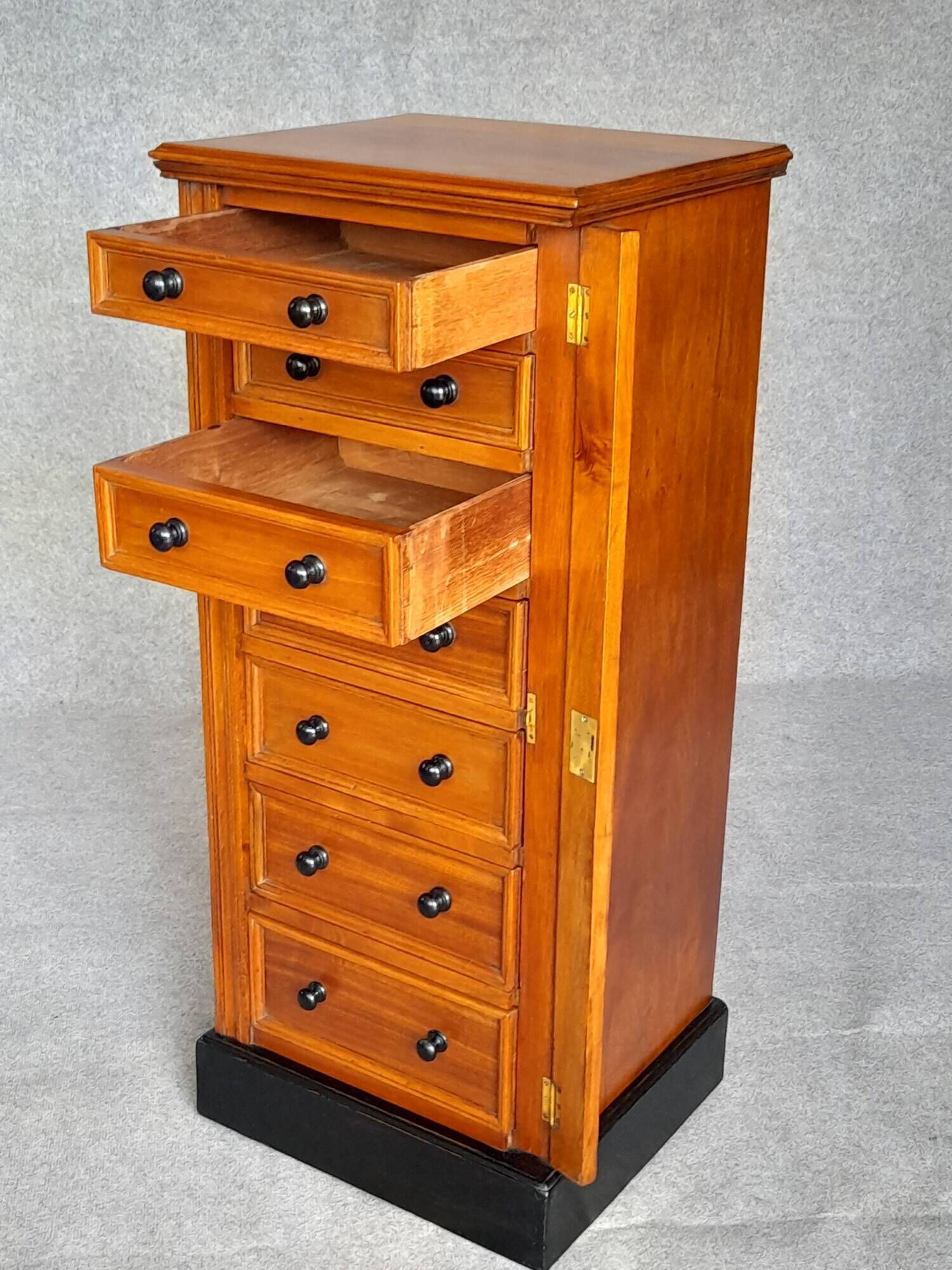 19th-century chest of drawers