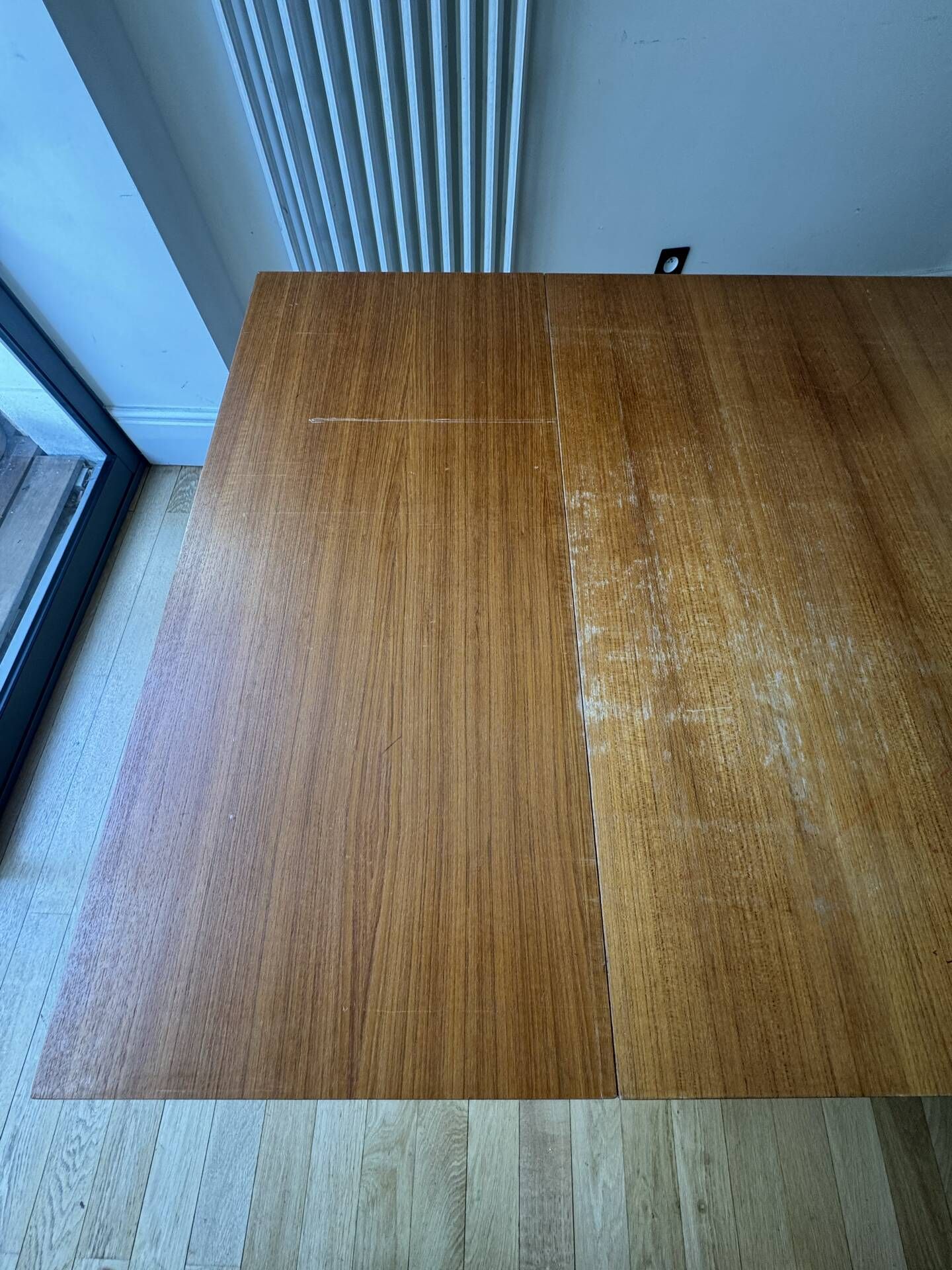 Extendable Scandinavian table