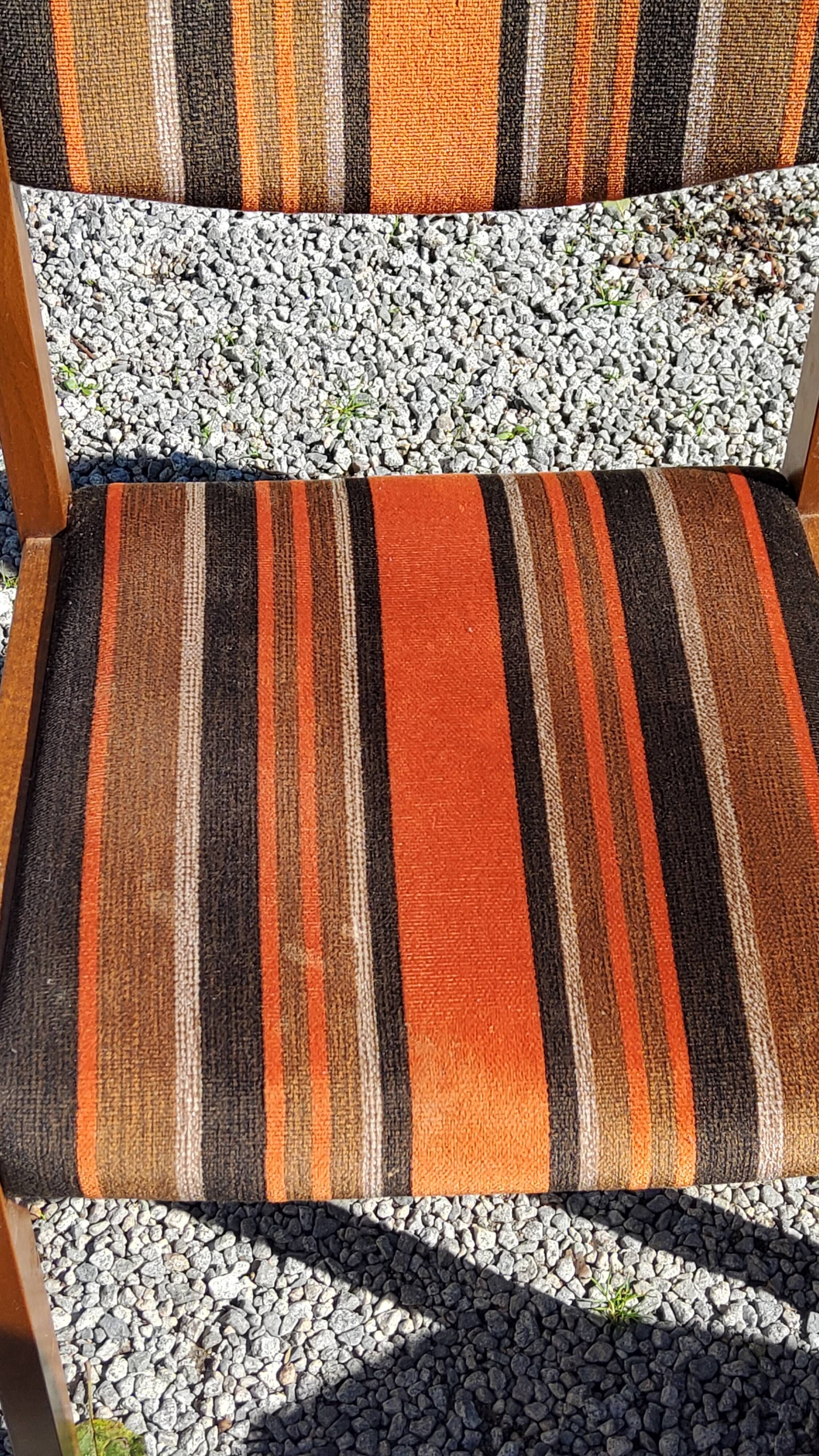 Set of 5 70s designer chairs in beech and orange and brown velvet Self éditeur