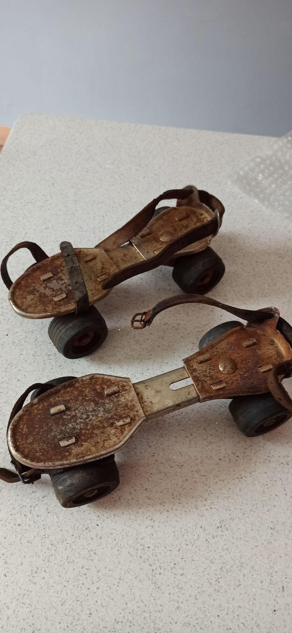 Patins à roulettes en fer vintage