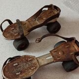 Patins à roulettes en fer vintage