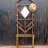Bamboo cloakroom