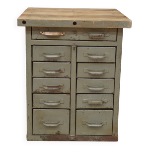 Meuble à tiroirs militaire