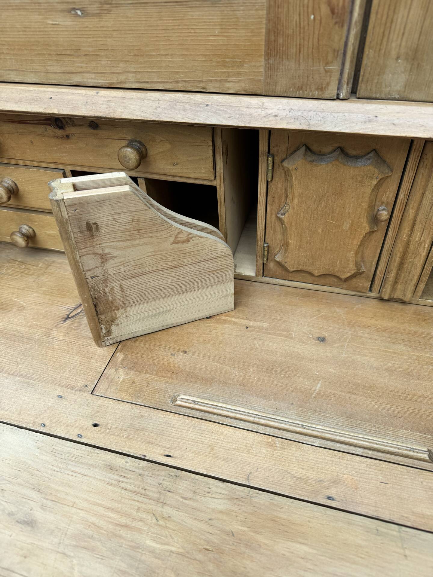 Showcase secretary with two bodies, English, in raw pine – around 1900