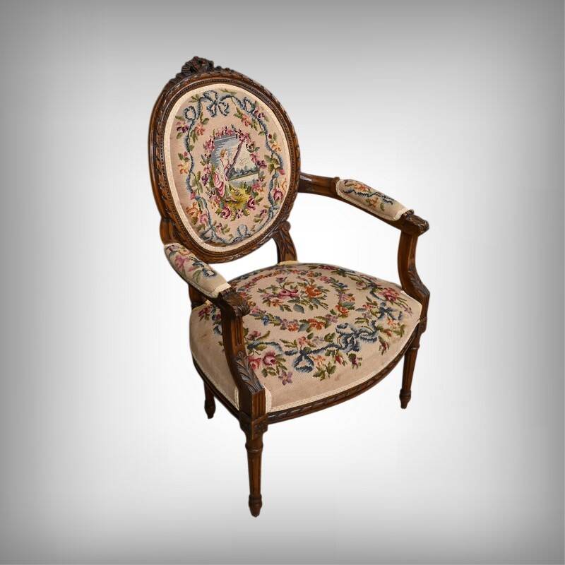 Paire de fauteuils en hêtre, style Louis XVI – début XXe