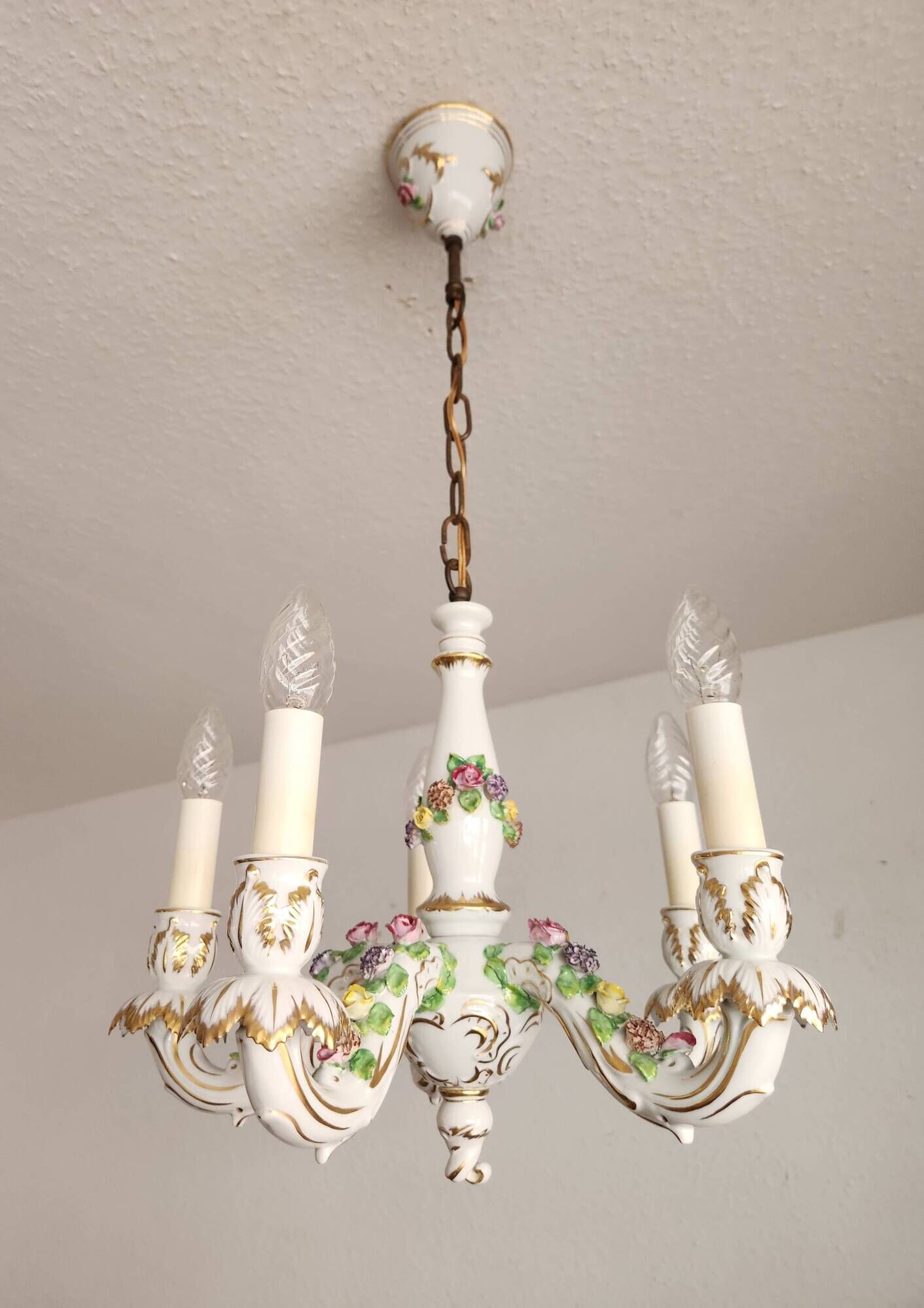 Handgeformt vergoldet vintage Porzellan Kronleuchter Capodimonte 1960er